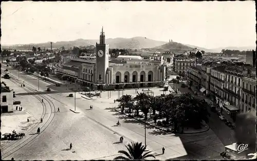 Ak Bone Algerien, La Place de la Gare