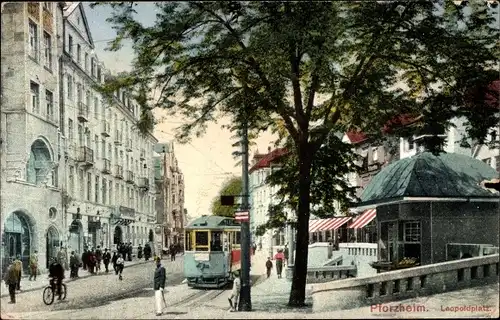 Ak Pforzheim im Schwarzwald, Leopoldplatz, Straßenbahn, Passanten