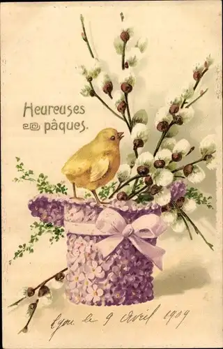 Präge Ak Glückwunsch Ostern, Küken, Weidenkätzchen, Hut aus Veilchen