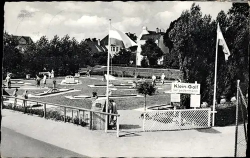 Ak Kellenhusen in Ostholstein, Minigolfplatz, Klein Golf, Spieler