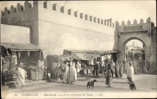 Ak Kairouan Tunesien, Marchands a la porte exterieure de Tunis