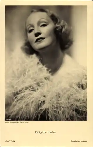 Ak Schauspielerin Brigitte Helm, Portrait mit Stola