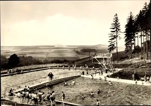 Ak Raschau im Erzgebirge, Sommerbad, Schwimmbassin, Sprungturm, Badegäste