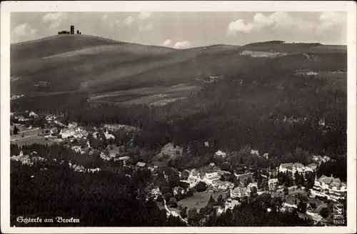 Ak Schierke Wernigerode im Harz, Panorama, Brocken, Fliegeraufnahme