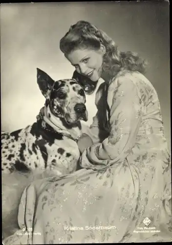 Ak Schauspielerin Kristina Söderbaum, Portrait mit Dogge