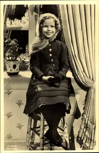 Ak Schauspielerin Shirley Temple, Sitzportrait