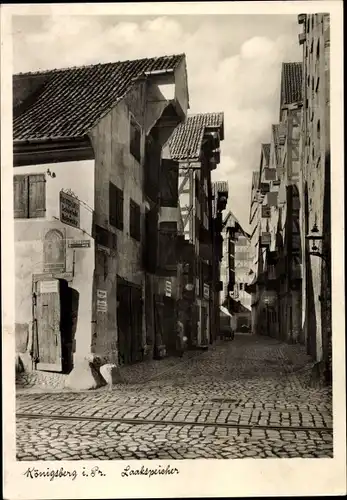 Ak Kaliningrad Königsberg Ostpreußen, Laachspeicher, Gasse mit Speicherhäusern, Werkstatt