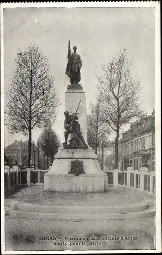 Ak Arras Pas de Calais, Monument aux Enfants d'Arras morts pour la patrie