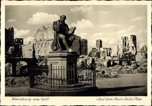 Ak Nürnberg in Mittelfranken, Auf dem Hans Sachs Platz, zerstörte Häuser, Denkmal