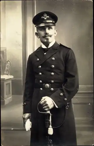 Foto Ak Deutscher Soldat in Uniform, Seemann, Kapitän ?, Portrait