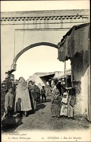 Ak Oudjda Oujda Marokko, Rue des Marches, Tor, Einheimische