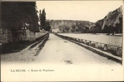 Ak Waulsort Hastière Wallonien Namur, La Meuse, Route de Waulsort
