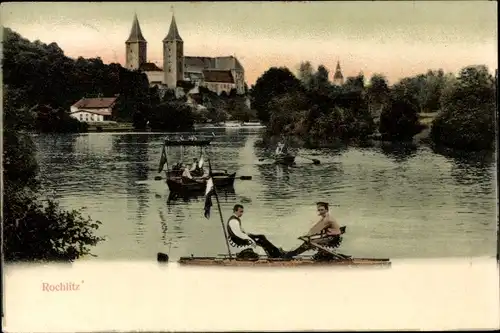 Ak Rochlitz an der Mulde, Flusspartie, Menschen in Ruderbooten, Schloss