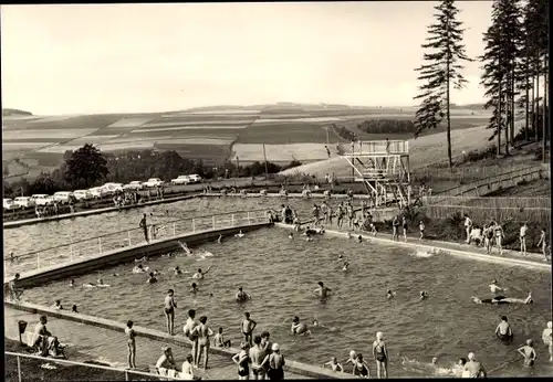 Ak Raschau im Erzgebirge, Sommerbad, Schwimmbassin, Badegäste, Sprungturm