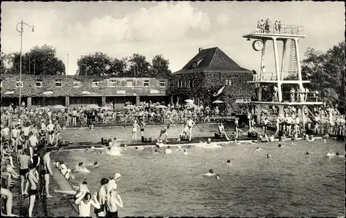 Ak Dortmund im Ruhrgebiet, Schwimmbad, Badegäste, Sprungturm