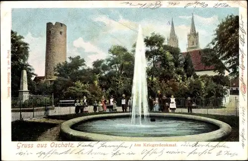 Ak Oschatz in Sachsen, Am Kriegerdenkmal, Brunnen, Fontäne