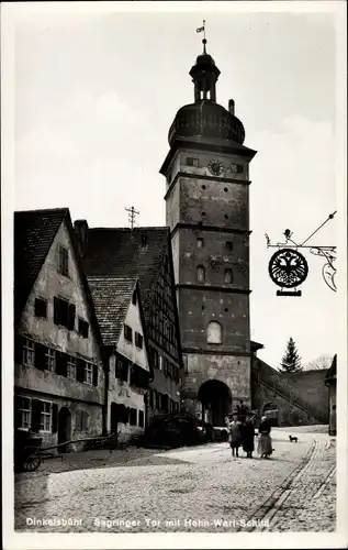Ak Dinkelsbühl in Mittelfranken, Segringer Tor mit Hohn-Wart-Schild