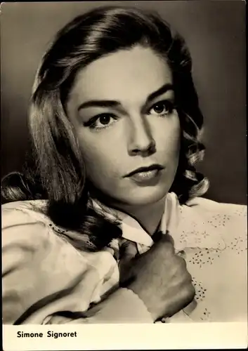 Ak Schauspielerin Simone Signoret, Portrait, Therese Raquin