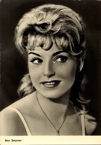 Ak Schauspielerin Ann Smyrner, Portrait