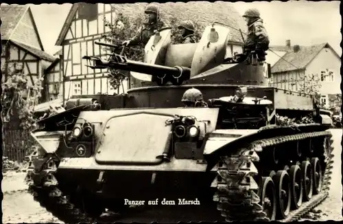 Ak Deutsche Bundeswehr, Panzer auf dem Marsch