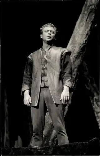 Foto Ak Theaterschauspieler auf der Bühne, Ganzkörperportrait