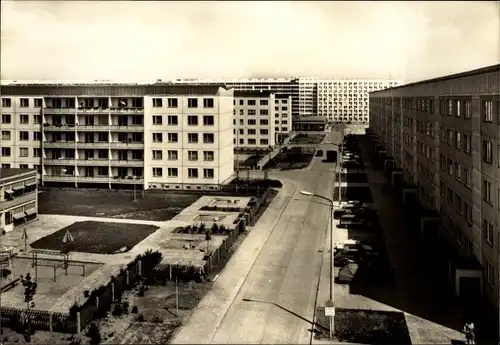 Ak Neustadt Halle an der Saale, 1. Wohnkomplex, Block 645, Kindergarten Schnatterinchen, Hochhäuser