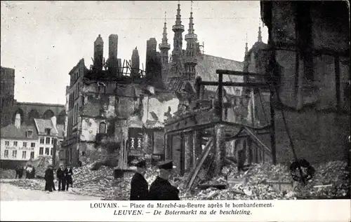 Ak Louvain Leuven Flämisch Brabant, Place du Marché au Beurre après le bombardement