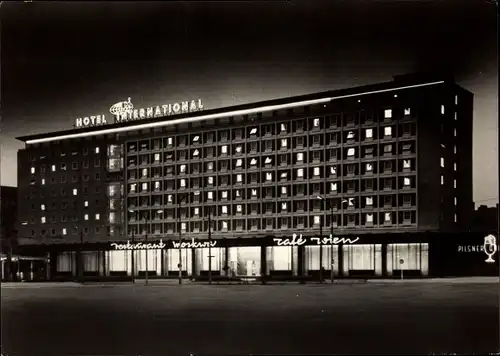 Ak Magdeburg an der Elbe, Hotel International, beleuchtet, bei Nacht