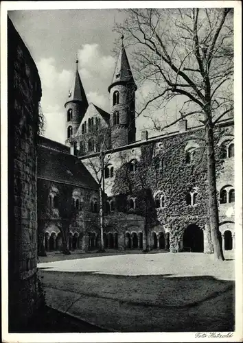 Ak Magdeburg in Sachsen Anhalt, Kloster Unser Lieben Frauen, Kreuzgang und Marienkirche
