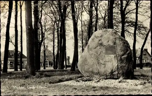 Ak Vledder Drenthe, Bungalows, Gedenksteen