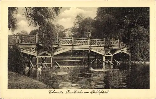 Ak Chemnitz in Sachsen, Inselbrücke am Schlossteich