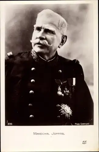 Ak Portrait de Marechal Joseph Joffre en Uniforme, Medaille