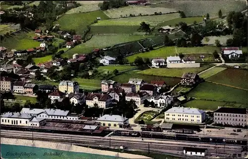 Ak Bischofshofen in Salzburg, Luftbild vom Bahnhof, Ort