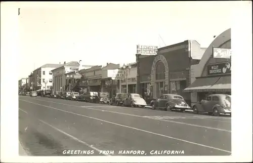 Foto Ak Hanford California USA, Straßenpartie, Autos