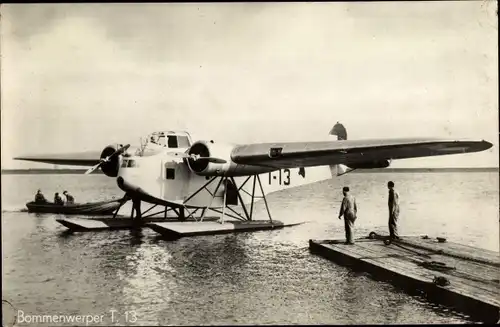 Ak Niederländisches Militärflugzeug, Bommenwerper T 13, Wasserflugzeug