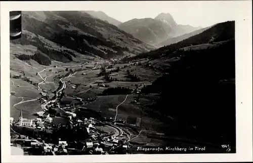Ak Kirchberg in Tirol, Blick auf den Ort, Fliegeraufnahme