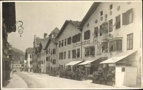 Foto Ak Matrei am Brenner Tirol, Hauptstraße mit Gasthof Krone
