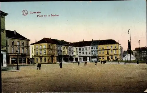 Ak Louvain Leuven Flämisch Brabant, Place de la Station, Denkmal, Passanten
