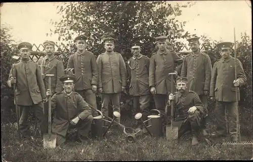 Foto Ak Deutsche Soldaten in Uniformen, Gruppenaufnahme, I WK