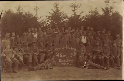 Foto Ak Deutsche Soldaten in Uniformen, Vereinslazarett St. Georgs Stift 1915, I WK