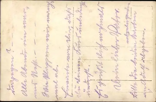 Künstler Ak Noack, Deutscher Soldat in Unniform vor einer Holzhütte im Wald, I WK