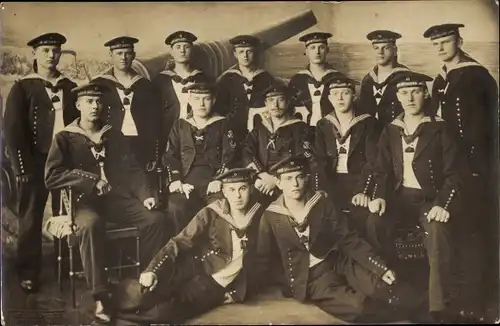 Foto Ak Deutsche Soldaten in Uniformen, Seeleute
