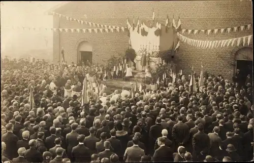 Foto Ak Frankreich, Messe, Gottesdienst, Zuschauer