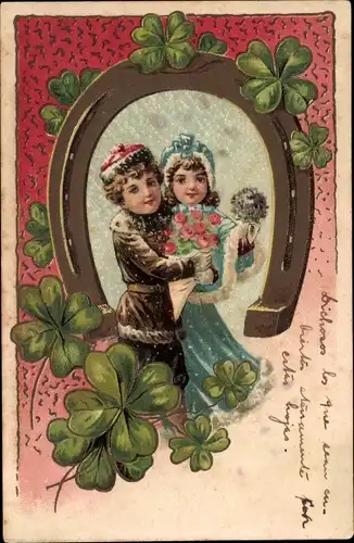 Präge Litho Junge und Mädchen im Schneefall, Hufeisen, Kleeblätter