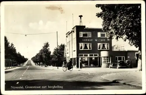 Ak Nijverdal Overijssel Niederlande, Grotestraat met berghelling