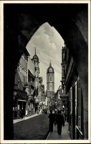 Ak Jena in Thüringen, Blick durch das Johannistor, Johannisstraße und Stadtkirche