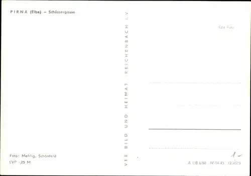 Ak Pirna an der Elbe, Schlössergasse, Kuppeltürme, Passanten, Bäckerei, Giebelhaus