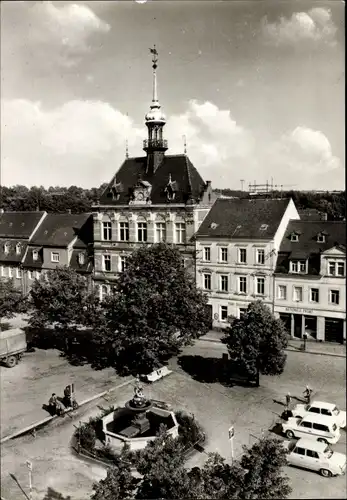 Ak Frohburg in Sachsen, Rathaus am Markt, Brunnen, Autos, Geschäfte