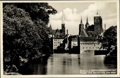 Ak Wrocław Breslau Schlesien, Blick v. d. Universitätsbrücke auf Kreuz- und Sandkirche und Dom