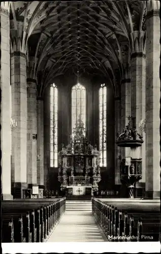 Ak Pirna an der Elbe, Marienkirche, Innenraum, Altar, Kirchenbänke